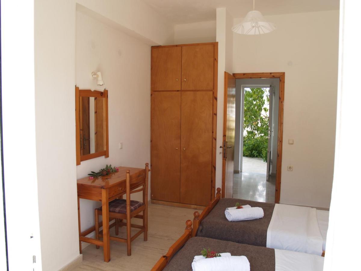 Clad Studios Laganas Luaran gambar